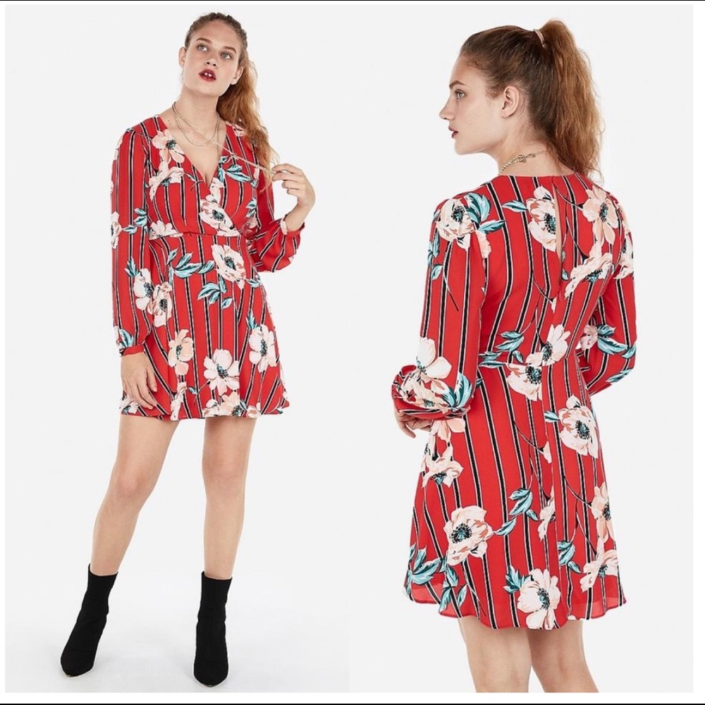 Perfect transitional dress. Beautiful long sleeve flowy dress. S-Small